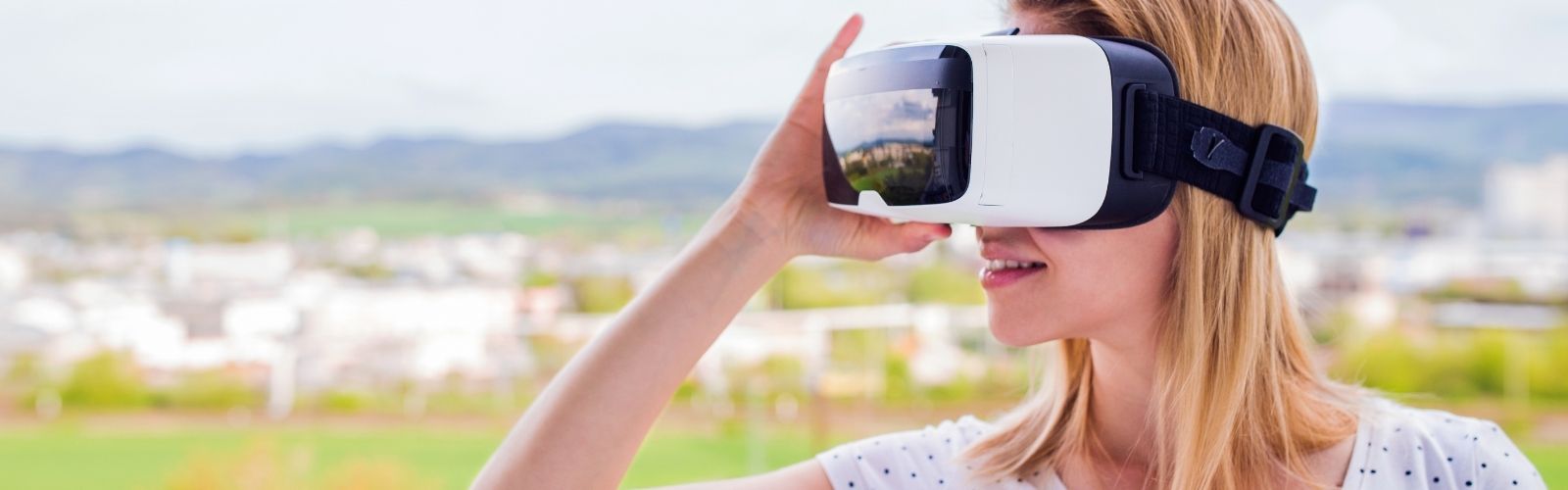 Vr Outdoors Cover 